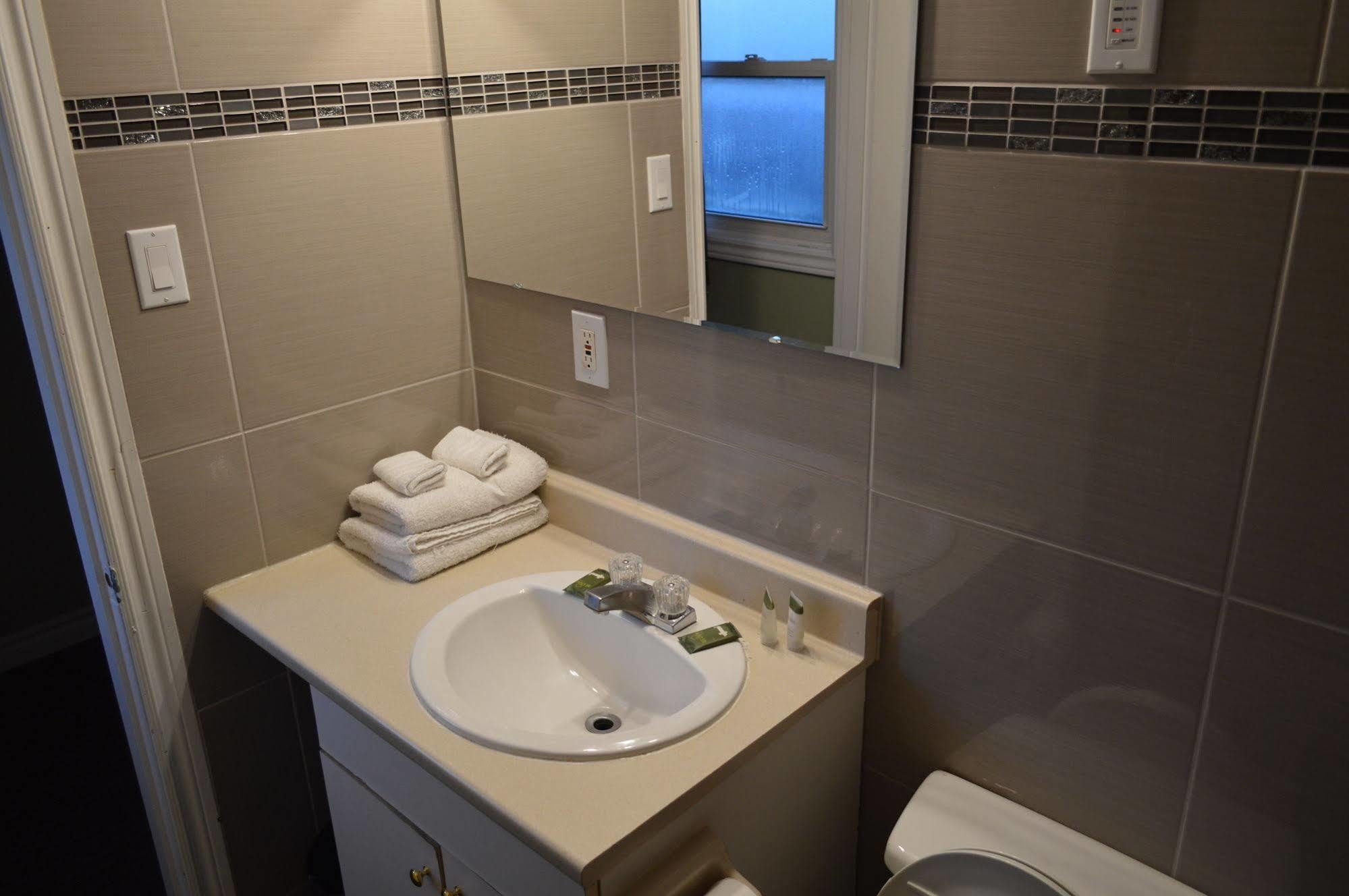 Kitchener Motel Екстер'єр фото