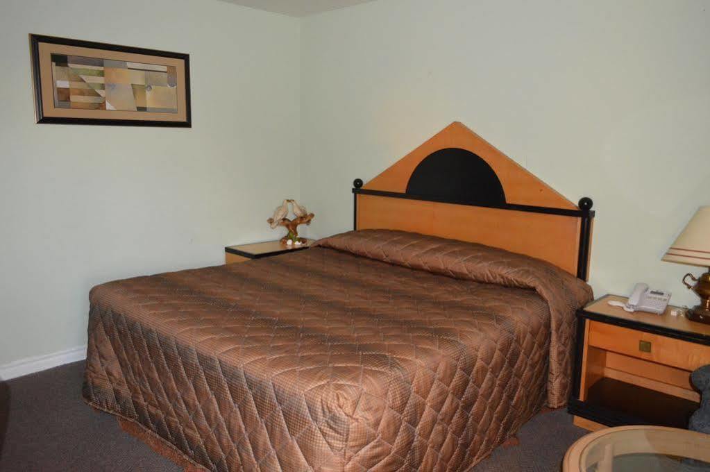 Kitchener Motel Екстер'єр фото